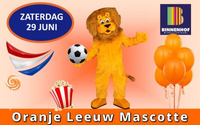 Oranje Leeuw Mascotte in Binnenhof